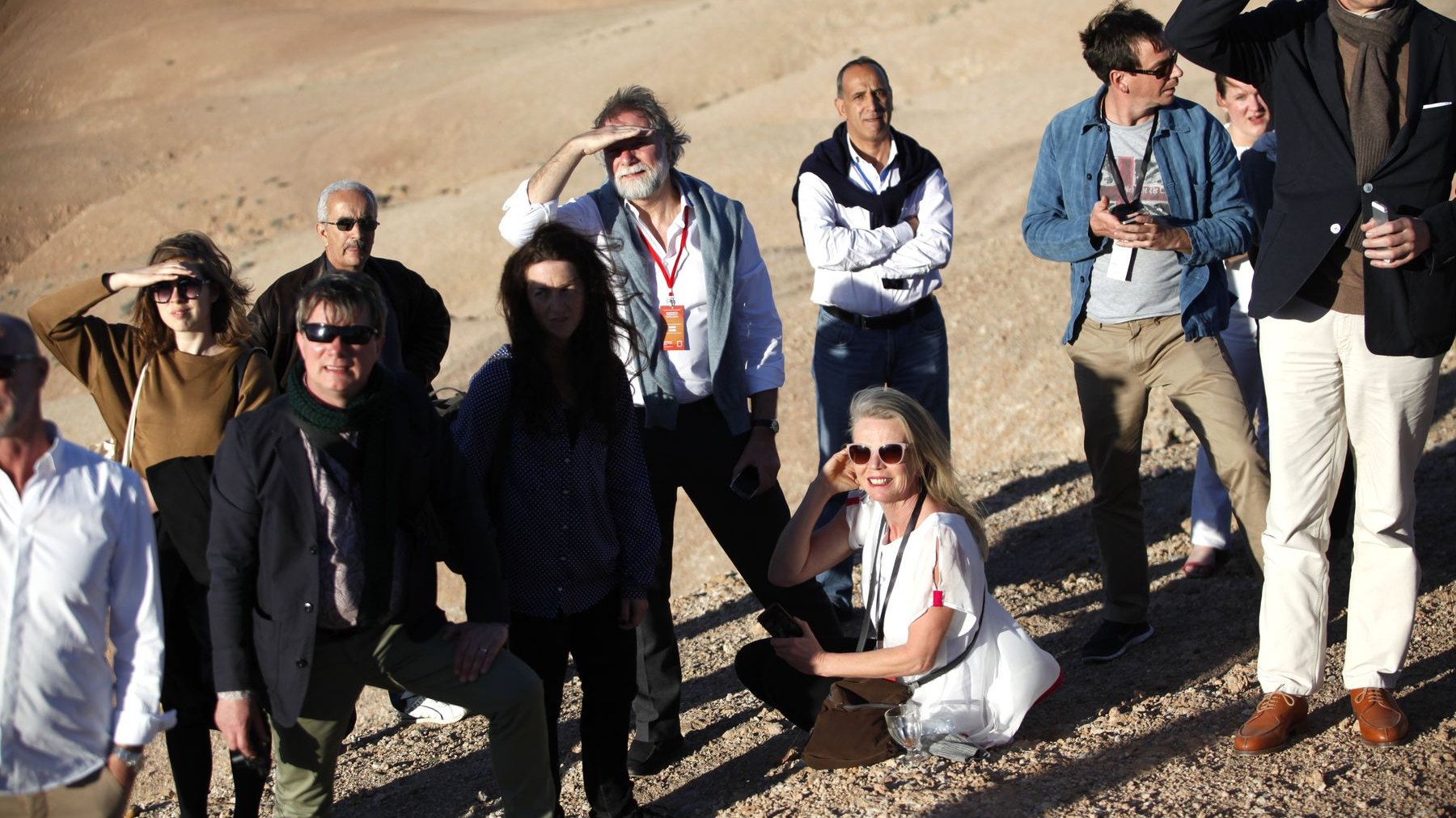 Vanessa Branson, présidente de la Biennale de Marrakech, admire avec bonheur la grandiose création du maître.  
