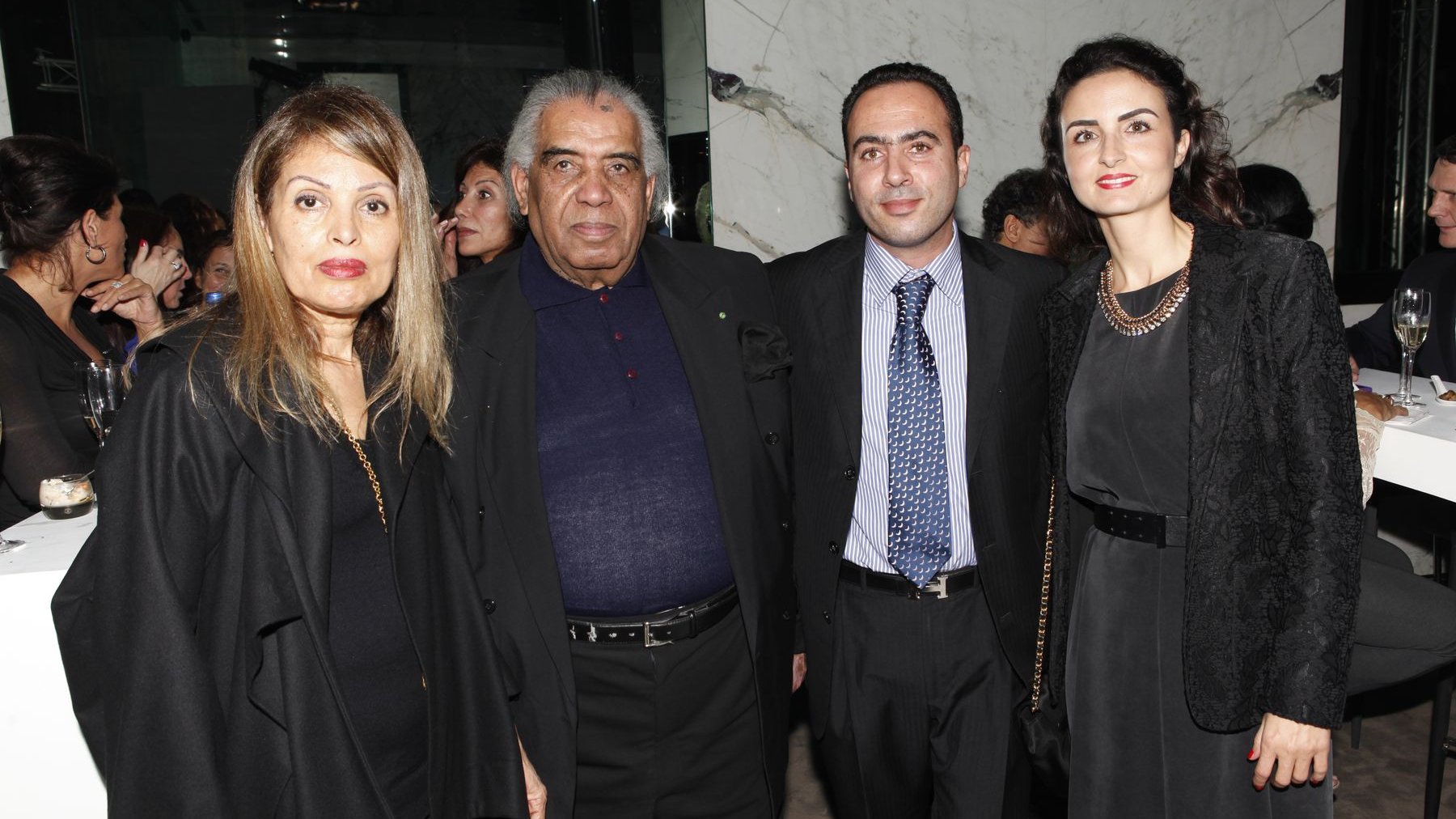Rabia, de la galerie Alif ba, Tallal et Monsieur et Madame Daoudi sont venus découvrir la nouvelle robe de l'élégante bouteille collector. 
