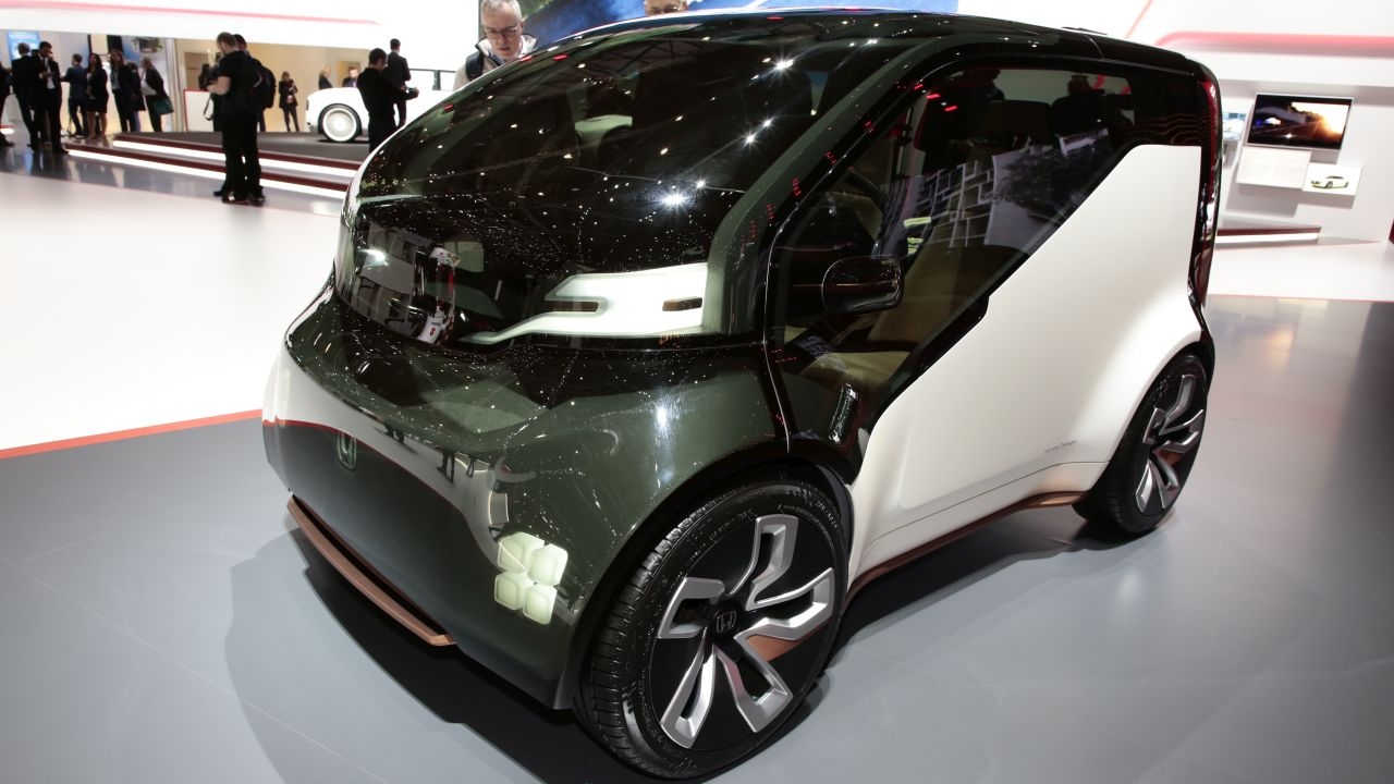 La petite cousine de la Smart est un véhicule autonome qui propose un nouveau concept : le covoiturage automatisé.
