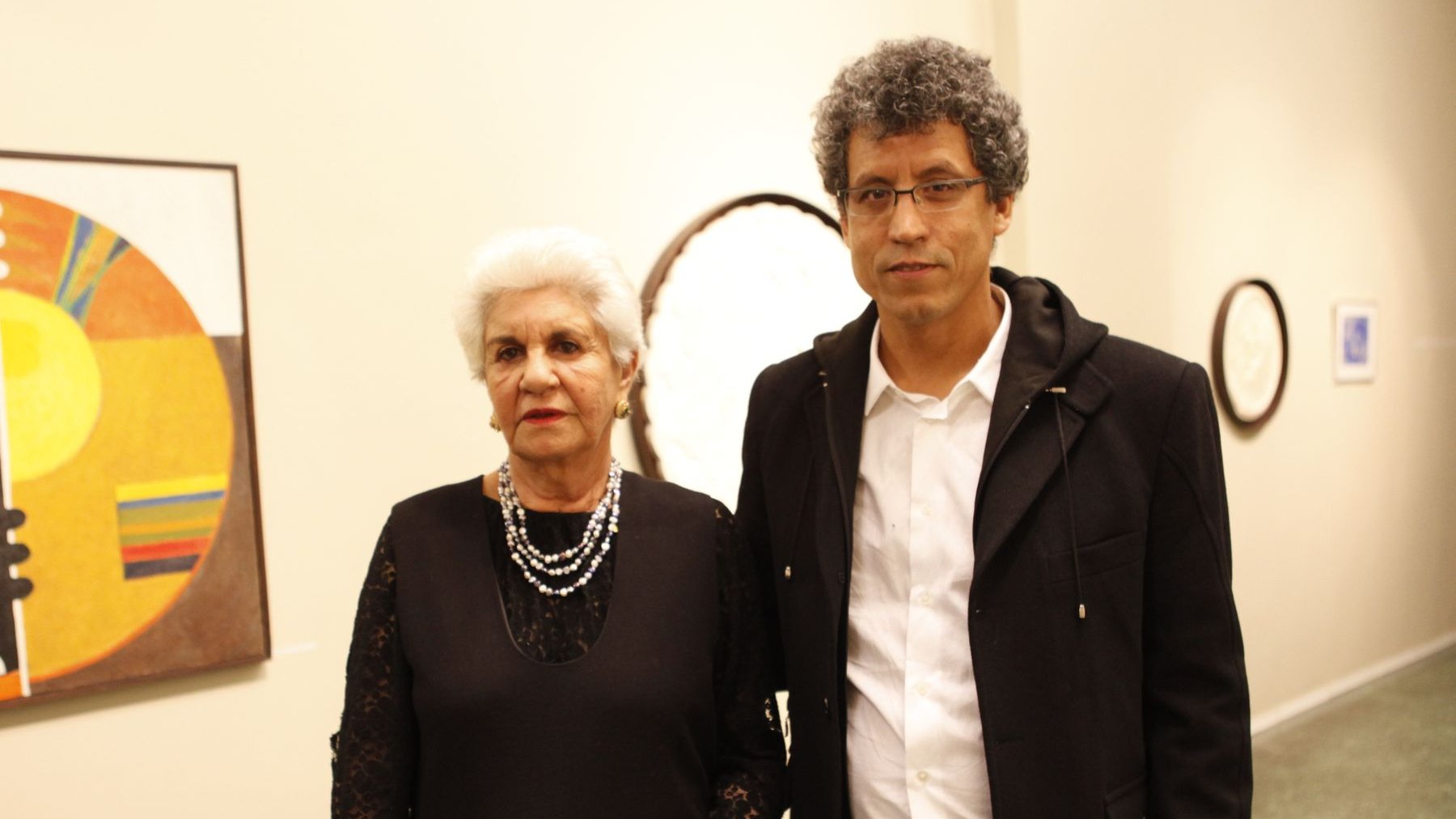 Laila Faraoui qui a pris là une merveilleuse initiative en faisant se rencontrer, à travers leurs oeuvres, des artistes de générations différentes qui bâtissent, depuis 40 ans, l'histoire de l'art au Maroc.
