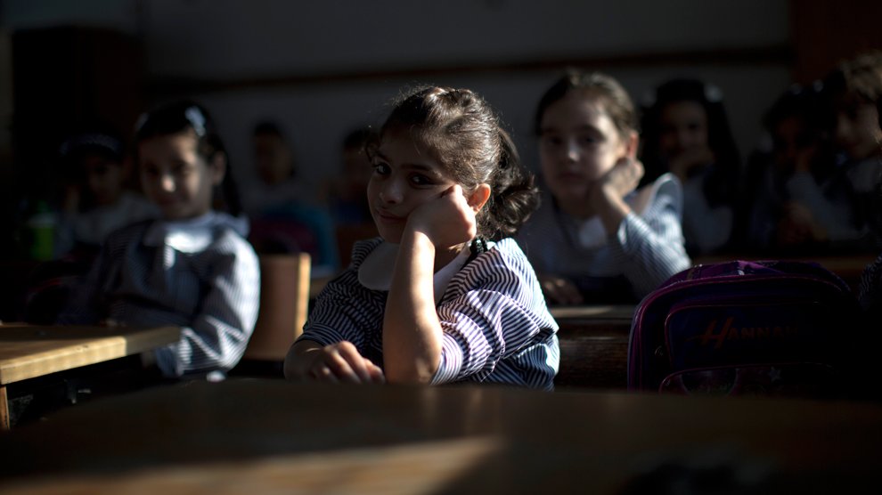 Les enfants attendent le début du cours, Gaza
