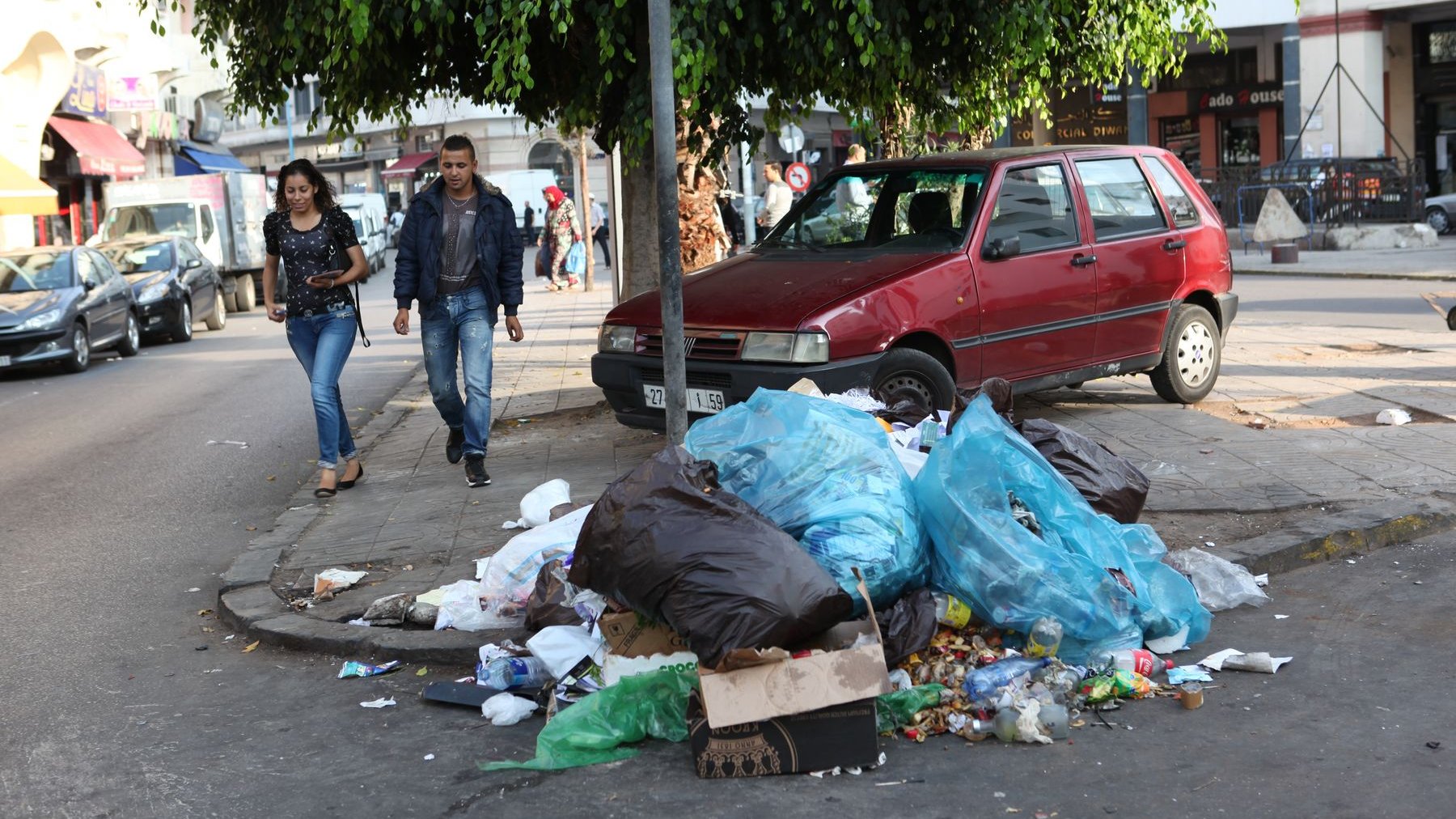 أكوام من النفايات في قلب مدينة الدار البيضاء
