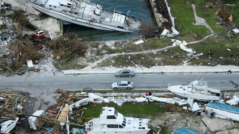 Vue aérienne des dégâts provoqués par l'ouragan Dorian à Marsh Harbour, dans l'archipel des Bahamas.
