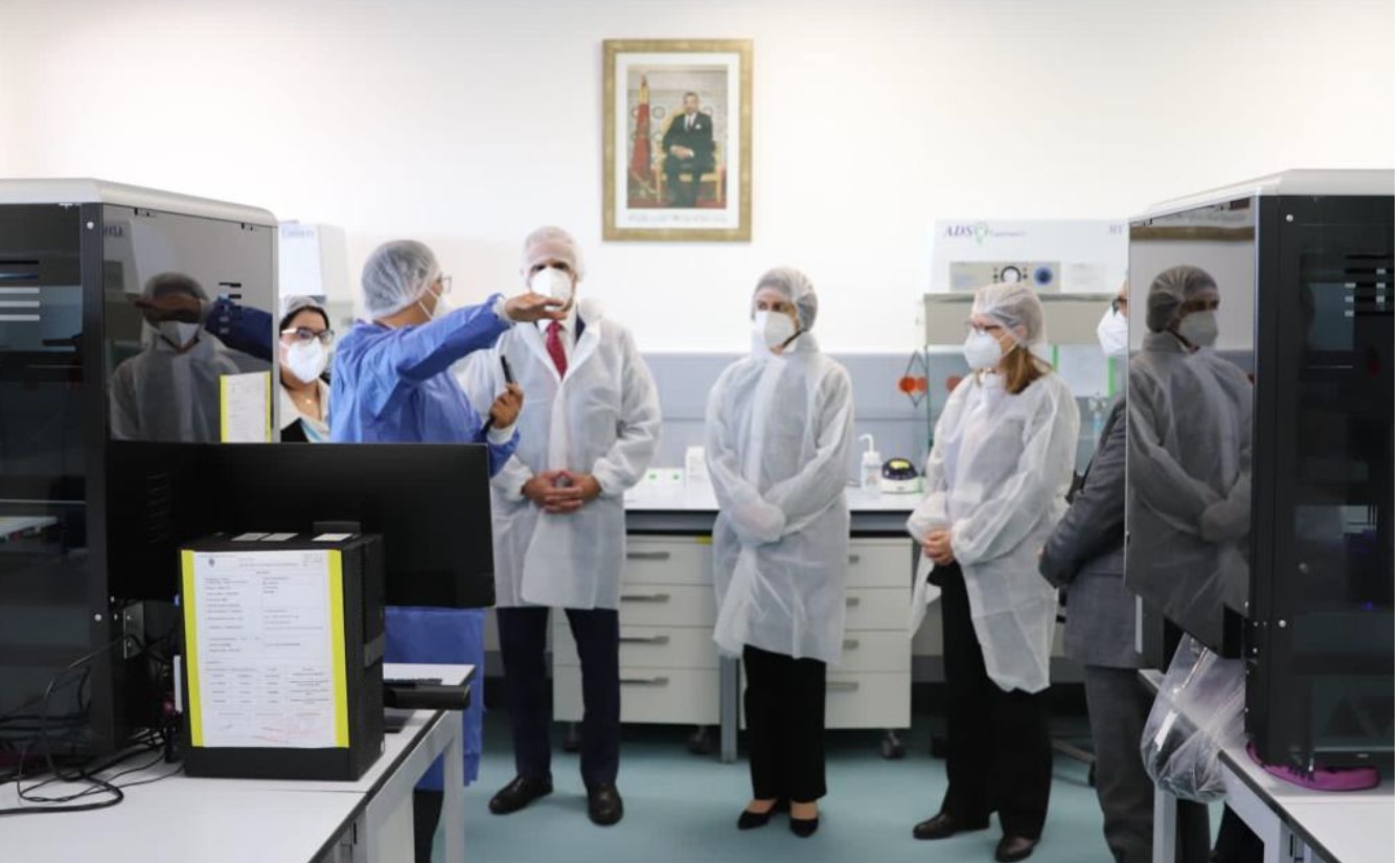 سفير أمريكا بالمغرب يزور المختبر الوطني للشرطة العلمية 7