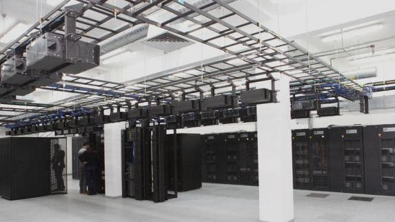 مركز المعلومات الجديد أنشأ على مساحة 1000 متر مربع، يجعل منه أكبر مركز "داتاسنتر" في المغرب، يوفر خدمة آمنة ومتطورة في إدارة تكنولوجيا المعلومات
