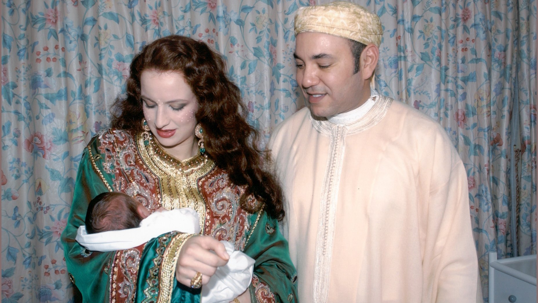 Mai 2003. Les marocains célèbrent la naissance du Prince héritier Moulay El Hassan.
