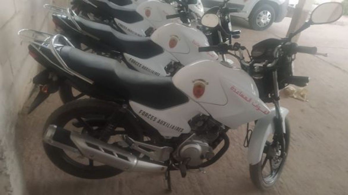 Des motos pour les éléments des Forces auxiliaires à Agadir.
