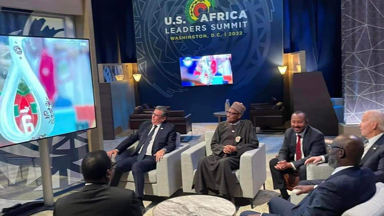 Joe Biden a regardé la première mi-temps du match Maroc-France avec le chef de gouvernement, Aziz Akhannouch, ainsi que d'autres dirigeants participant au sommet Etats-Unis-Afrique.
