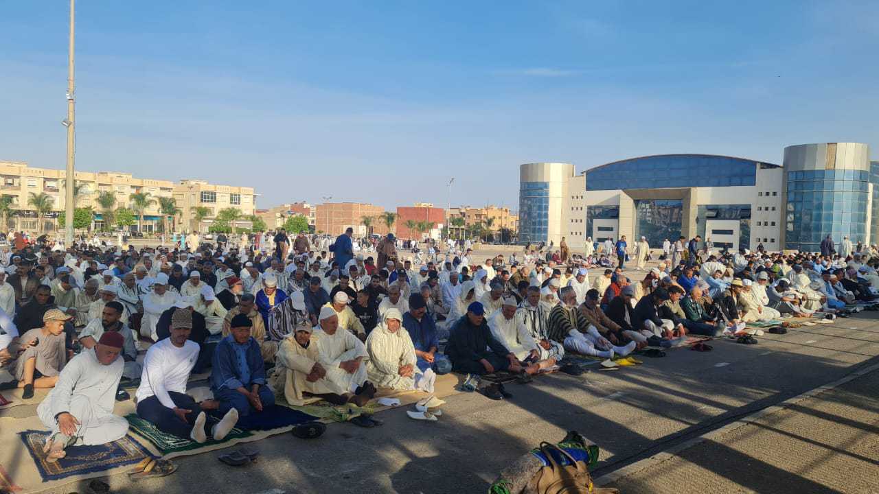 Tôt ce matin à Oujda, des milliers de fidèles se sont rendus à la mosquée pour accomplir la prière de Aïd Al-Fitr.