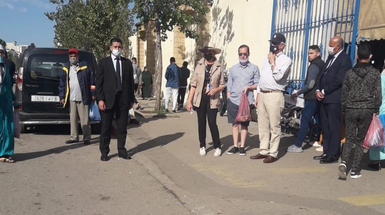 L’ambassadeur US au Maroc David T. Fischer et son épouse en balade à Tanger.
