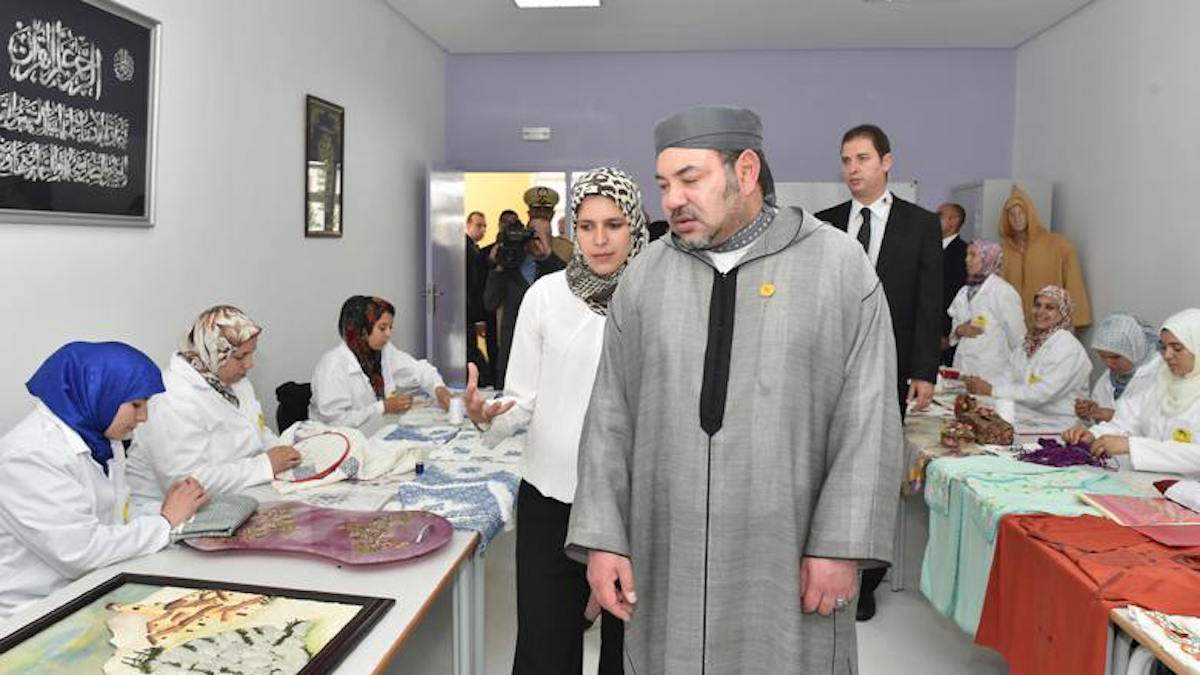 Le roi Mohammed VI inaugurant un centre de formation et de renforcement des compétences des femmes.
