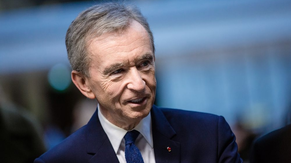 Qui est Bernard Arnault, le milliardaire qui a détrôné Elon Musk?