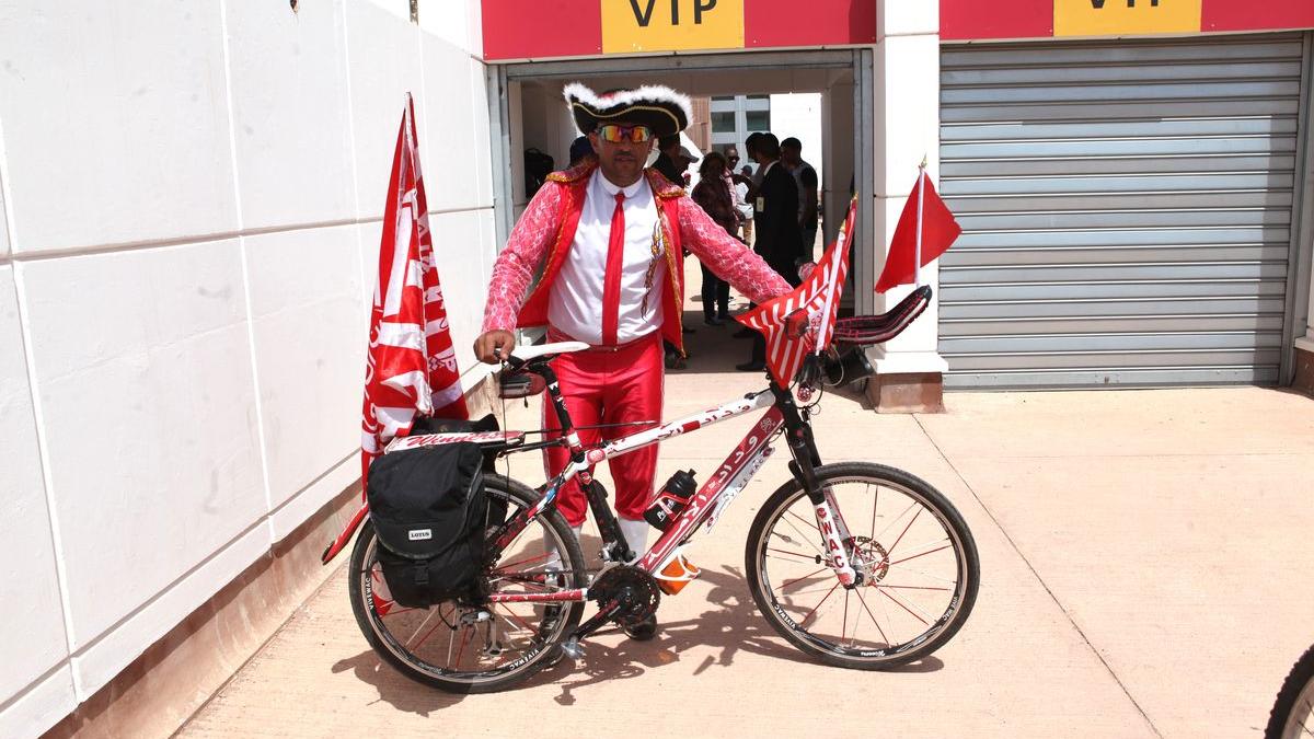 Ce supporter aurait parcouru les 450 kilomètres entre Casablanca et Agadir en vélo?
