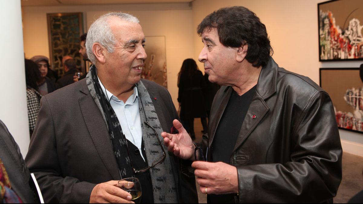 L'artiste en compagnie de l'éditeur Abdelkader Retnani.
