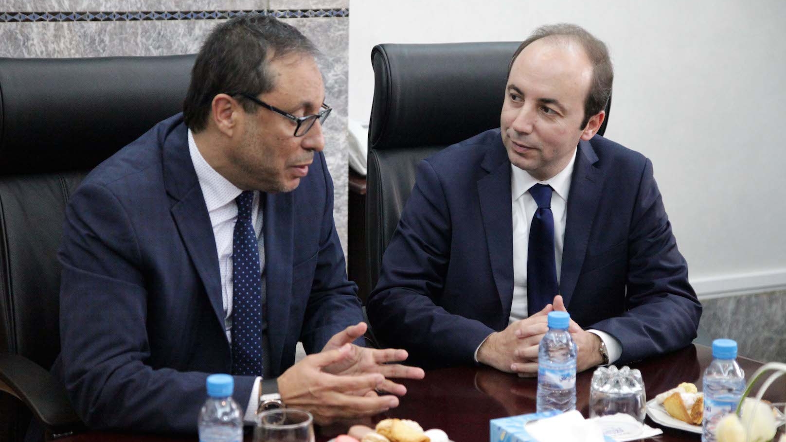 Passation de pouvoir entre Abdelkader Amara et Anass Doukkali, ministre de la Santé.
