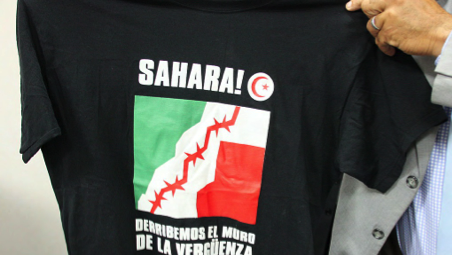 Saisie de tee-shirt frappés des couleurs de la pseudo-RASD, un support illustrant la campagne du polisario contre la ligne de défense des Forces armées royales.
