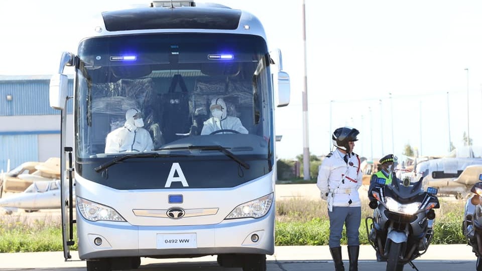 Pour le transfert des rapatriés de Wuhan vers les hôpitaux de Meknès et Rabat, les bus ont été spécialement préparés. 
