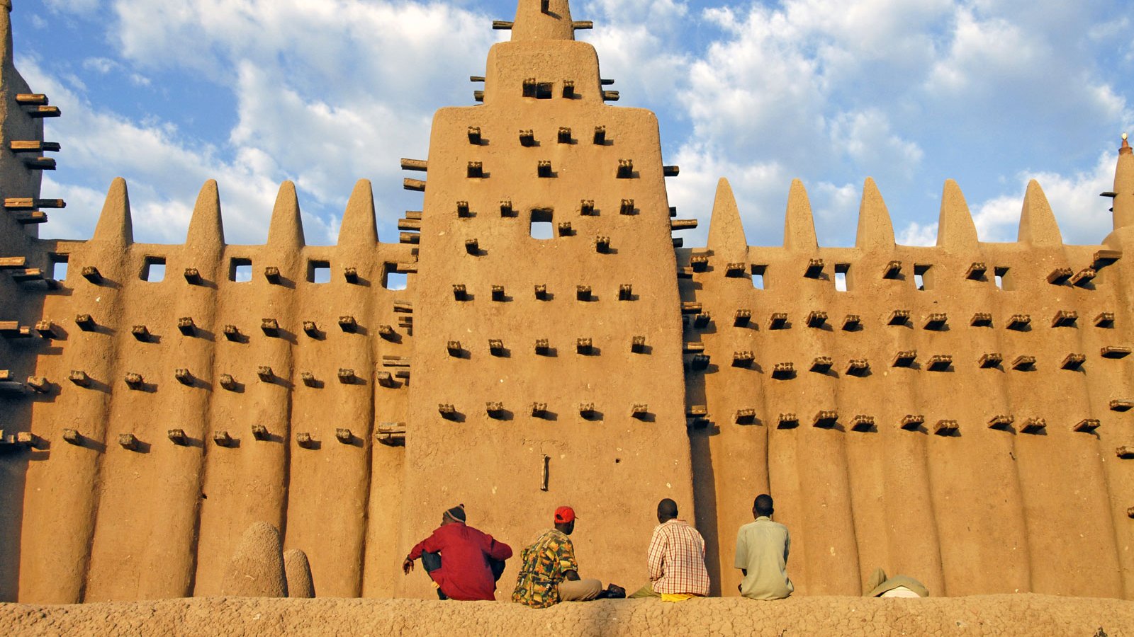 Au Mali, la grande mosquée de Djenne se distingue par son architecture extraordinaire
