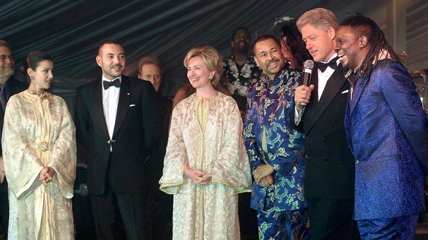 Juin 2000, le président Bill Clinton a organisé un dîner à la Maison blanche en l'honneur du roi Mohammed VI et de la princesse Lalla Meryem.
