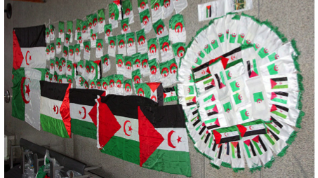 Les services de la douane ont saisi une centaine de drapeaux de l'Algérie et de la pseudo-RASD.
