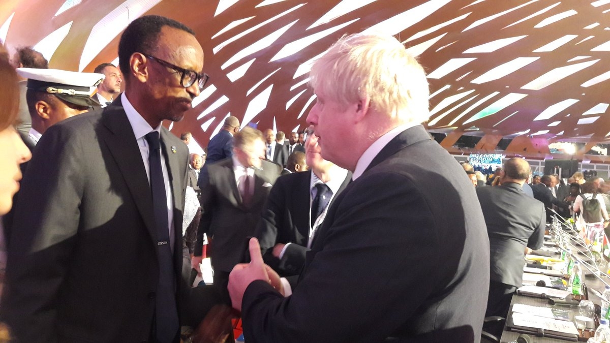 Paul Kagama, président du Rwanda et Boris Johnson, secrétaire d'Etat britannique aux affaires étrangères
