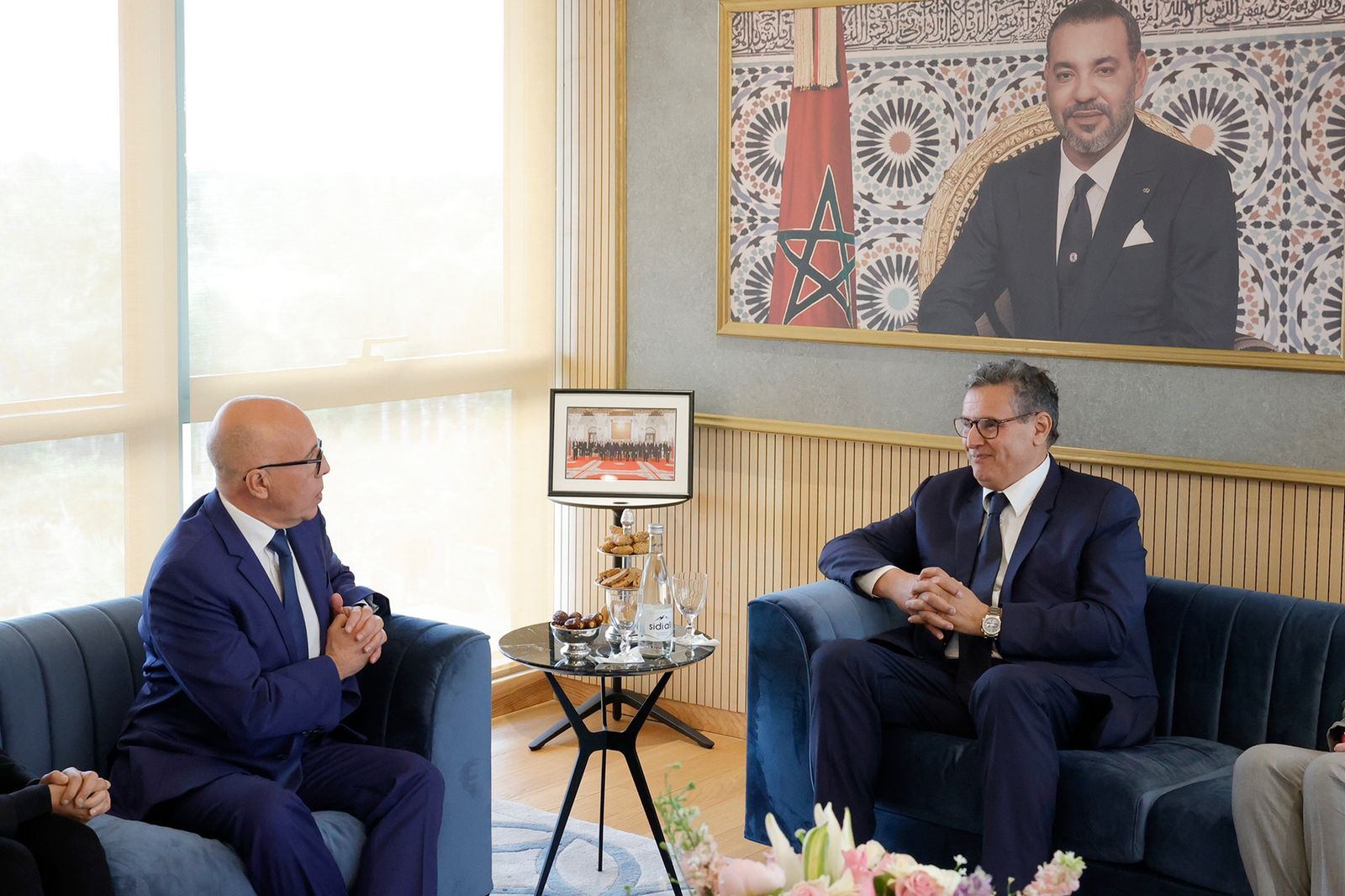 Lors de la rencontre entre Aziz Akhannouch, président du RNI, et Eric Ciotti, président de LR, jeudi 4 mai 2023 à Rabat.