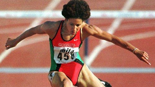 نزهة بدوان، بطلة العالم في 400 متر حواجز لعامي 1997 و 2001، أصبحت بذلك المرأة المغربية الوحيدة التي أحرزت لقبي بطولة العالم في صنف 400 متر حواجز.
