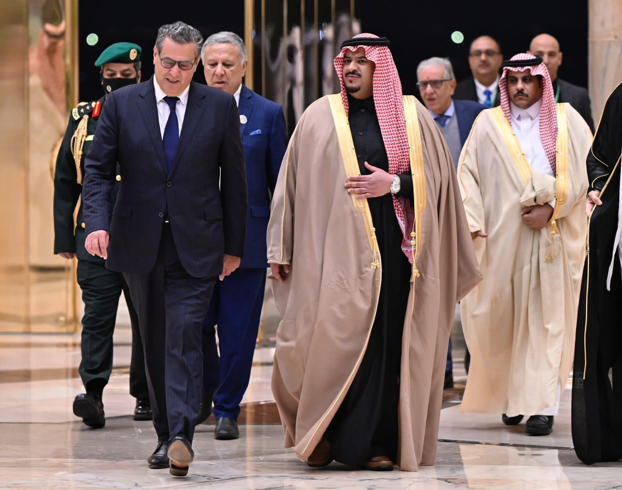 Le chef du gouvernement, Aziz Akhannouch, et le vice-gouverneur de la région de Riyad, le prince Mohammed bin Abdulrahman bin Abdulaziz. 
