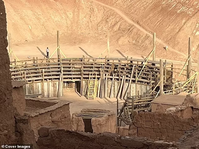 La construction en bois de l'arène qui accueillera les gladiateurs dans le 2ème opus du film de Ridley Scott.