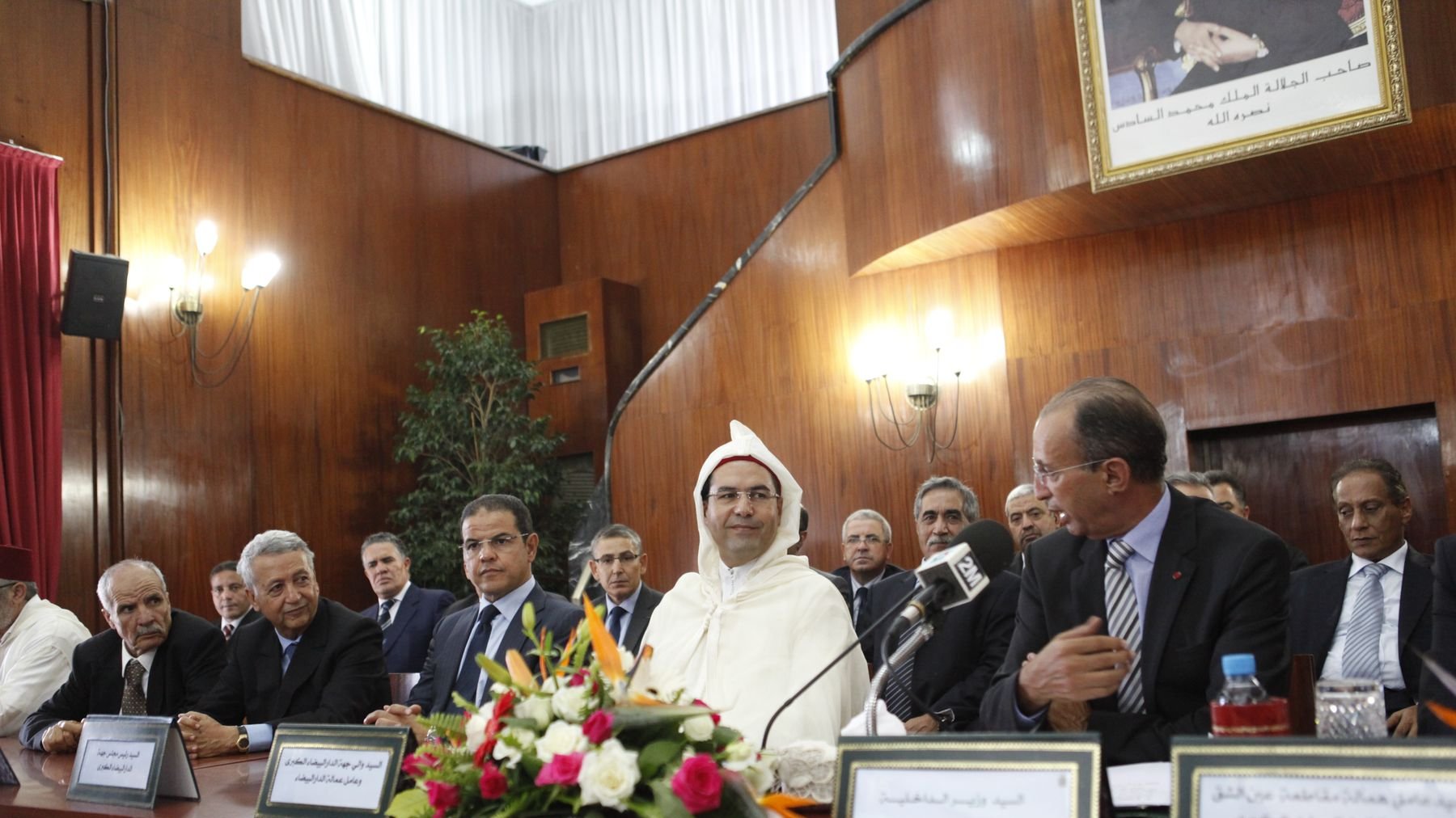 Mohamed Sajid accorde une oreille attentive au discours du ministre de l'Intérieur. Le maire de la ville de Casablanca est plus que jamais sur la sellette
