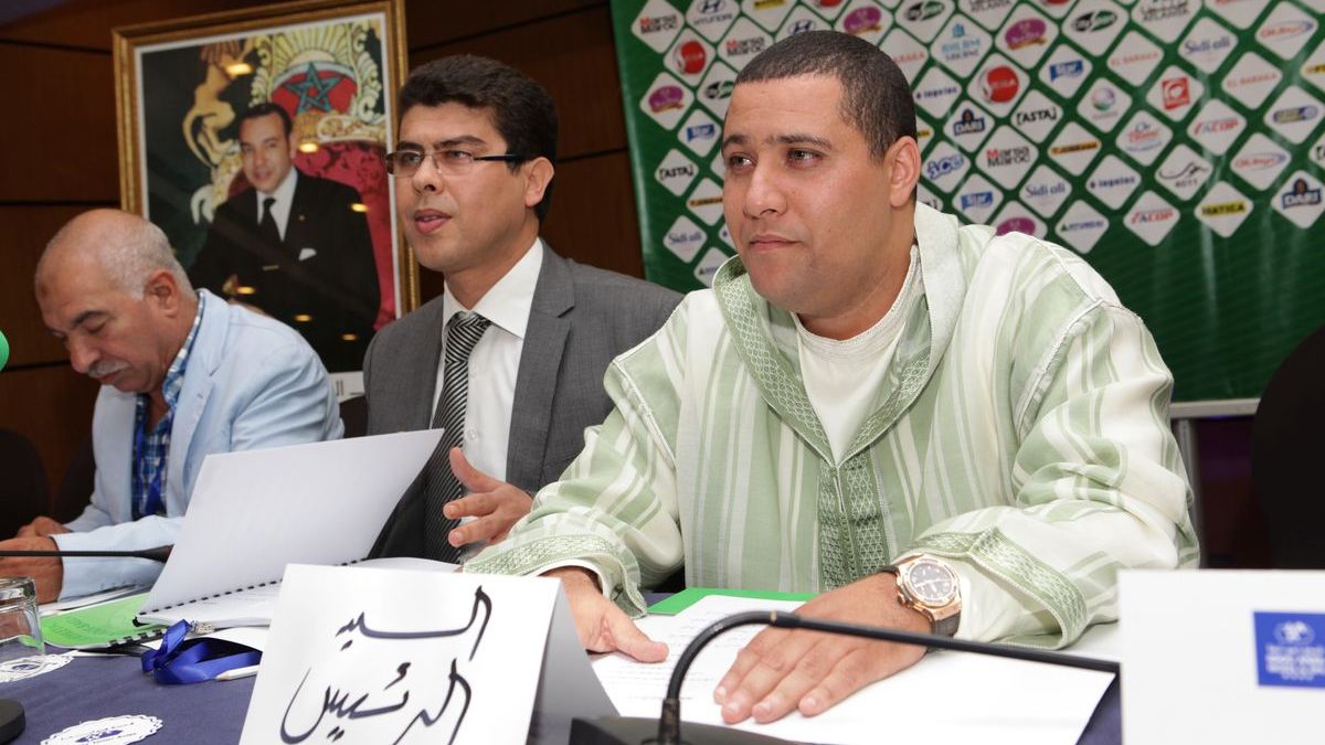 Mohamed Boudrika (d), lors de l'assemblée générale du Raja, tenu le 1er juillet dernier à Casablanca.
