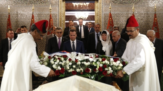Dmitri Medvedev a visité le Mausolée Mohammed V à Rabat.
