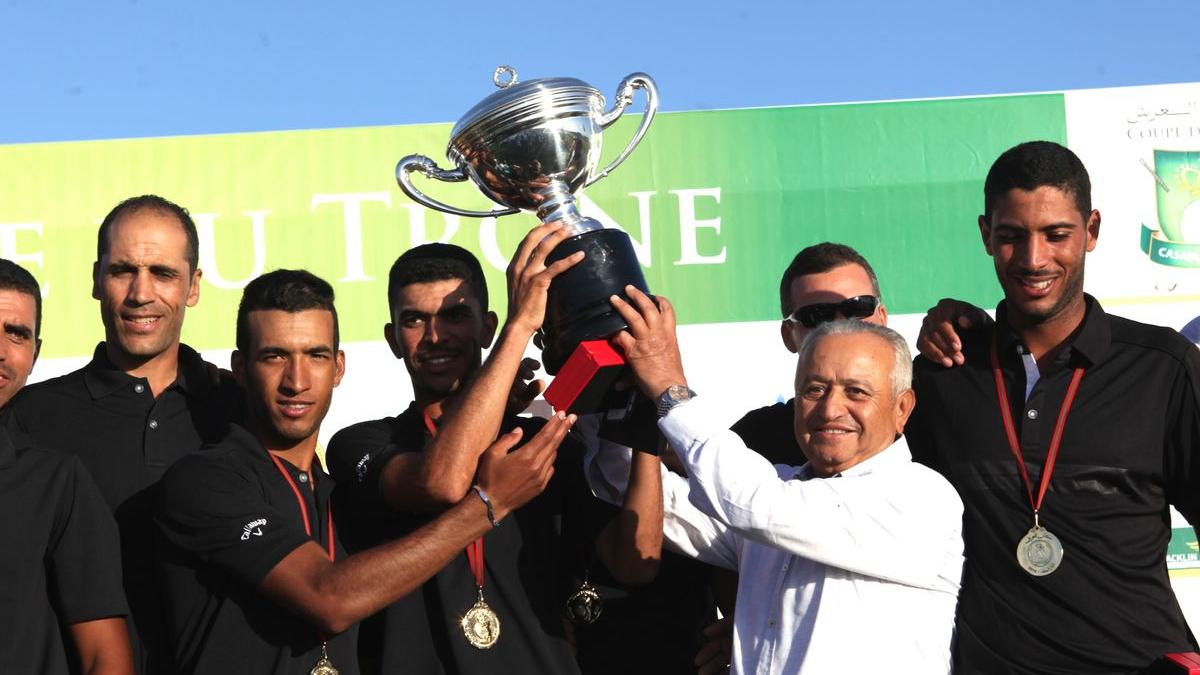 Abderrahman Bouftass, président du Royal Golf Rabat Dar Es Salam, en profite pour soulever la Coupe du Trône avec ses protégés. 
