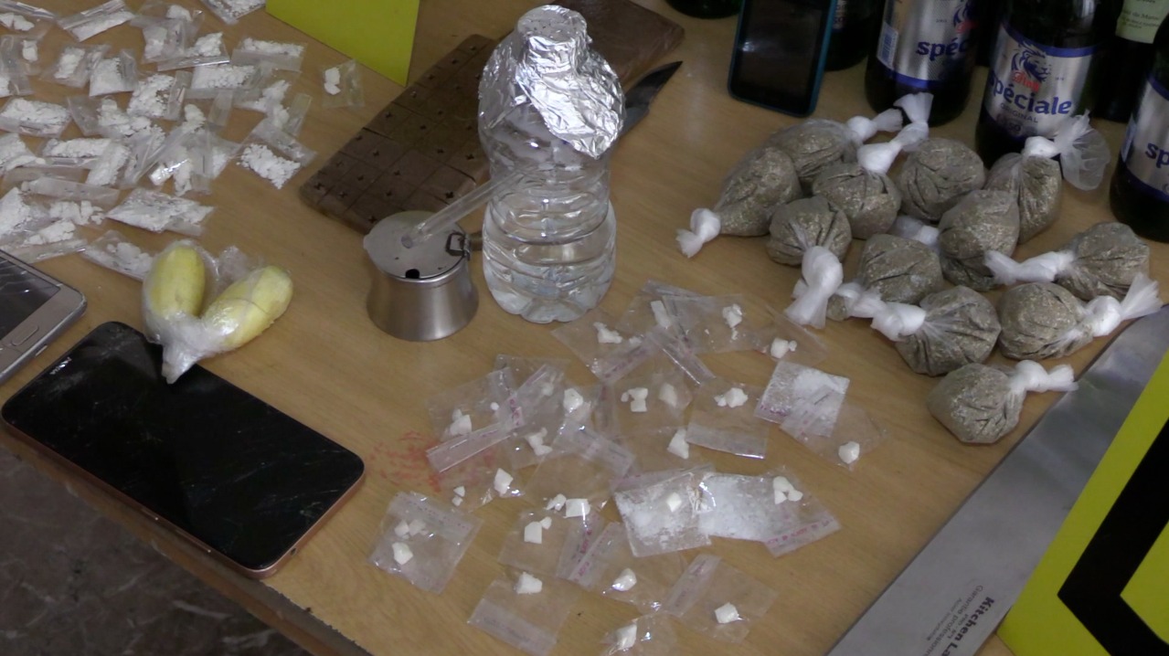 عينات من البوفا والمخدرات تم حجزها خلال عملية أمنية بالفداء