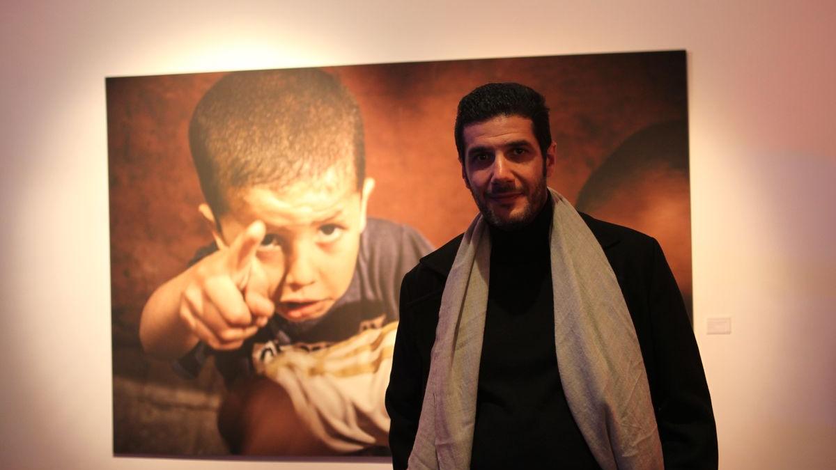 Nabil Ayouch avec l'un des tableaux les plus expressifs.
