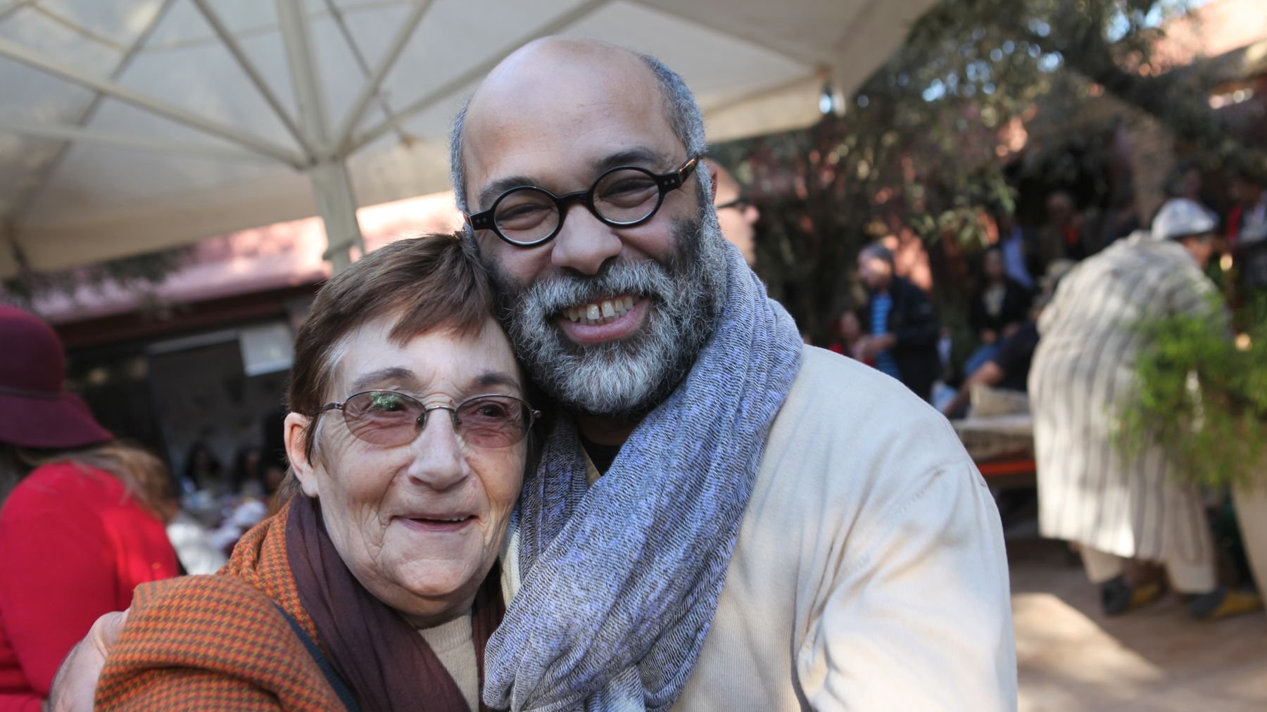 Mohamed Mourabiti, l'hôte au grand coeur qui a fait montre d'une générosité sans limite pour rendre hommage à une grande dame du film et du documentaire marocains, en compagnie de Zakia Daoud. 
