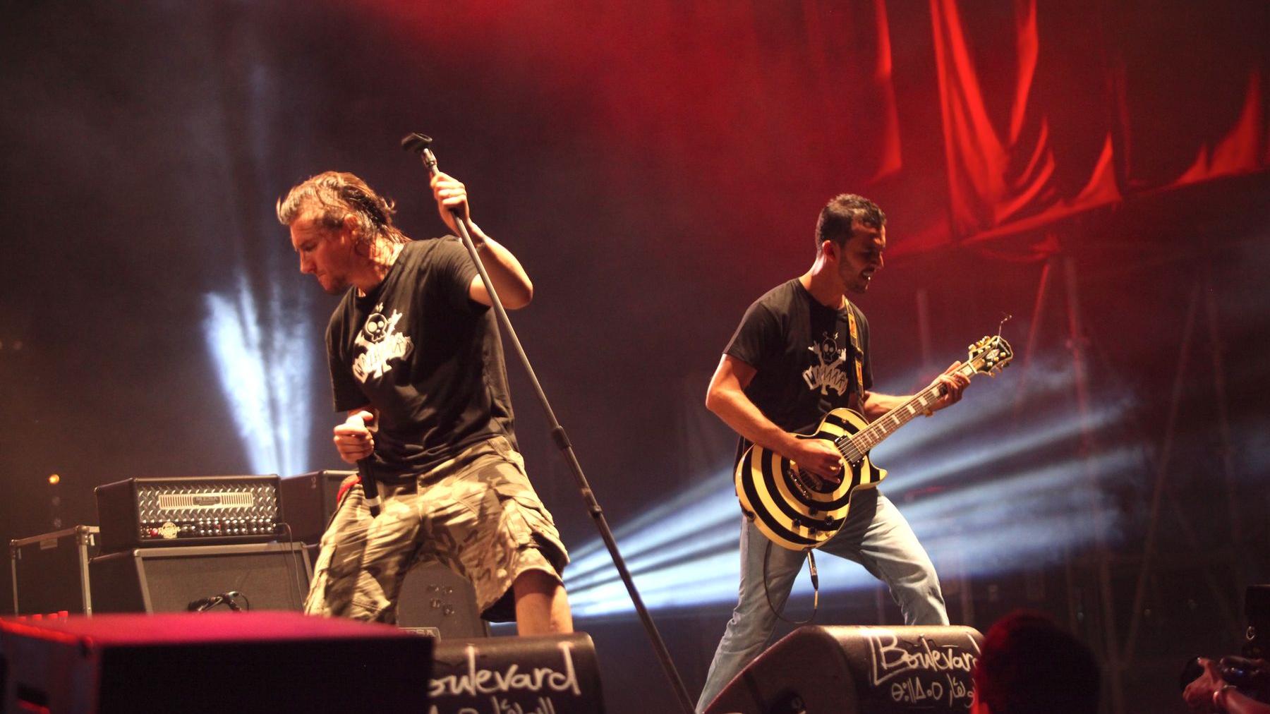 Un groupe d'une vertigineuse puissance formé en 2006 par le chanteur Joao Paulo Esteves et le batteur Azzedine Rifa, rejoints ensuite par Whalid Rhazi à la basse et, à la guitare, Yassine Nassib.
