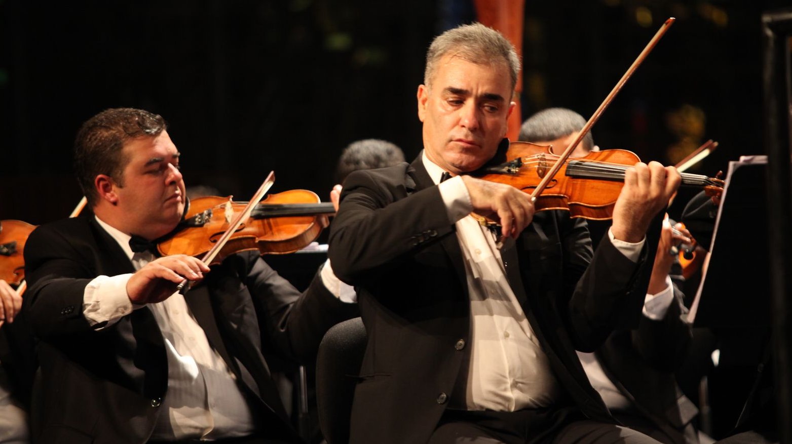 Et Farid Bensaid qui ne semble faire qu'un avec son violon.

