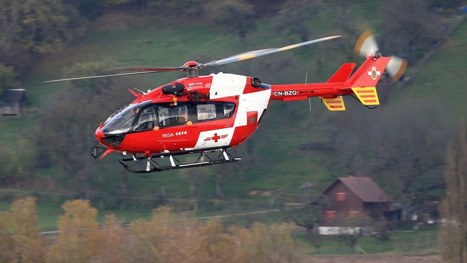 L'un des 5 hélicoptères suisses nouvellement acquis faisant route vers le Maroc, via l'Espagne. 
