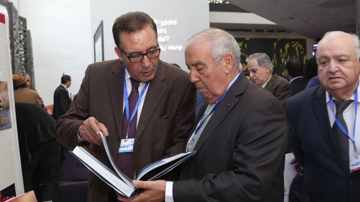 Le directeur de l'agence de l'oriental Mohammed Mbarki et l'éditeur Abdelkader Retnani
