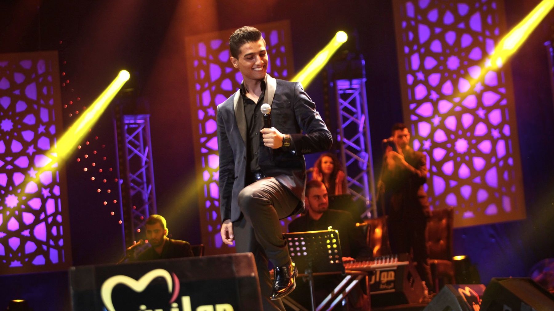Le chanteur palestinien, tout en douceur, tout en sourire, a donné la pleine mesure de son talent lors de ce concert. Une étreinte, magique, entre l'artiste et son public. 
