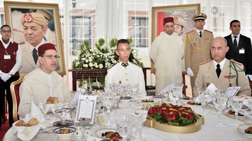 Le prince héritier Moulay El Hassan présidant, le 31 juillet à Tétouan, un déjeuner offert par le roi Mohammed VI à l'occasion de la fête du Trône.
