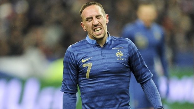 Franck Ribéry, l'attaquant de l'équipe de France, victime d'une lombalgie, a lui-aussi déclaré forfait pour le Mondial brésilien. Le numéro 7 du Bayern Munich a décroché la troisième place du classement du dernier Ballon d'Or. 
