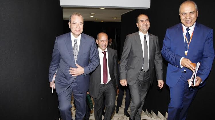 A droite Mustapha Mellouk, Président de l’Association Grand Casablanca Carrières Centrales, Omar Frej, Directeur Général de la Direction des impôts (DGI), Khalid Safir, wali de la région Casablanca-Settat
