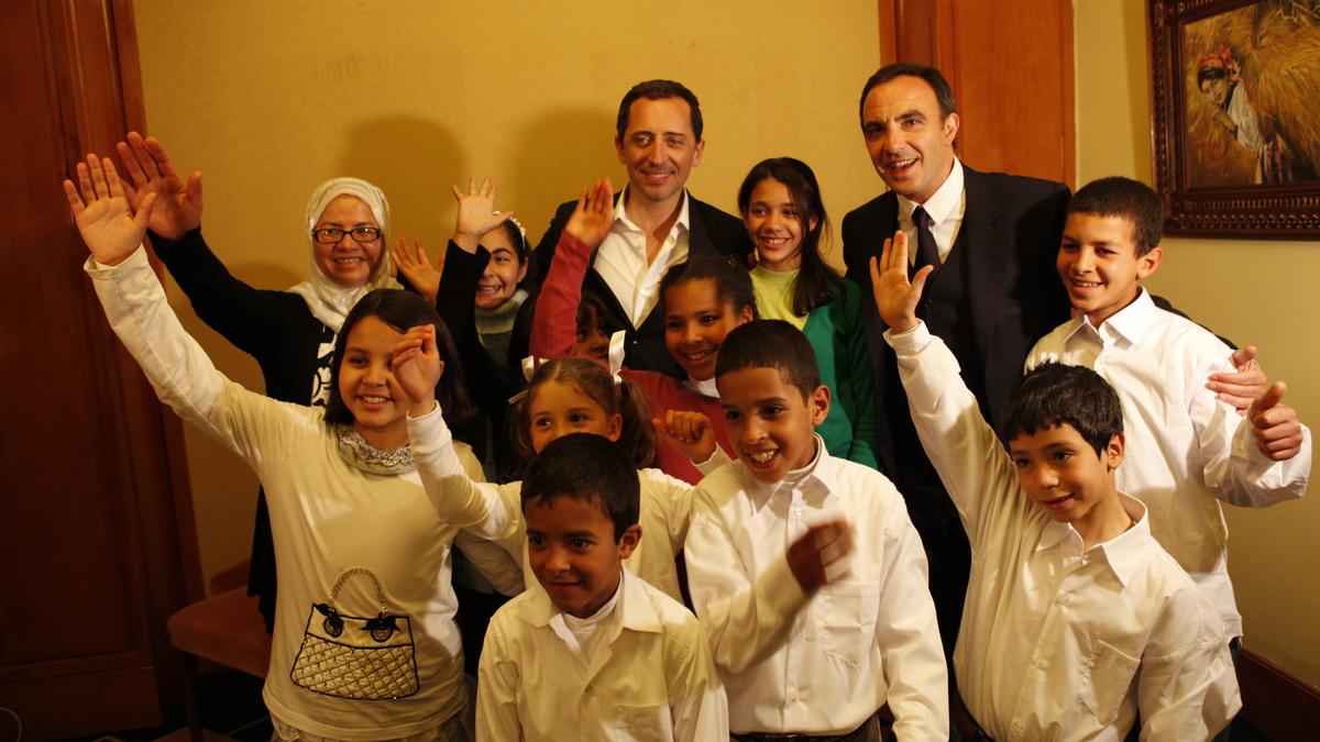 Gad un artiste engagé. En marge de son dernier spectacle en février à Marrakech, il a offert  une soirée spéciale au bénéfice des enfants de l’association SOS Villages dont il est le parrain.
