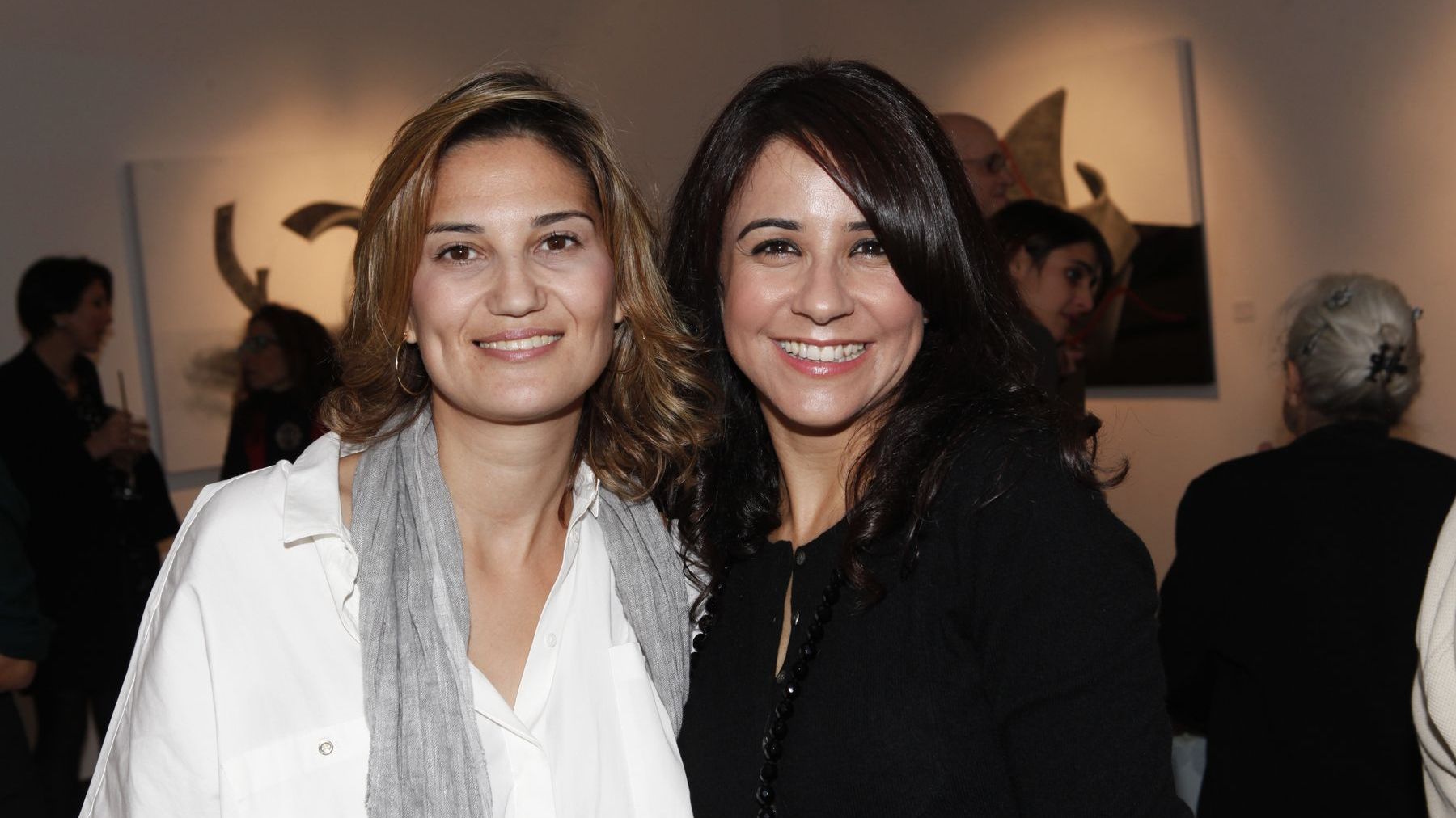 Samia Akariou (à droite) avec l'artiste-peintre Narjiss El Joubari 
 
