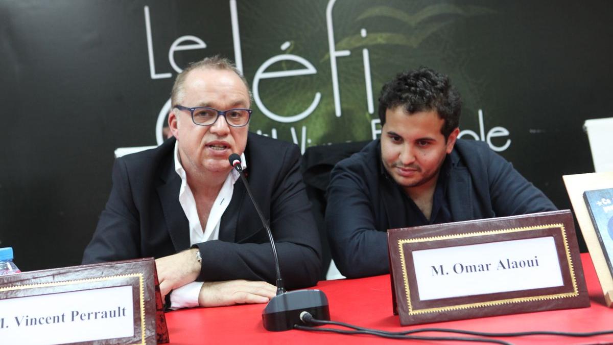Vincent Perrault, Journaliste LCI, et Omar Alaoui: "Une heure pour un livre, ce que je veux pour mon pays", au pavillon  du CCME
