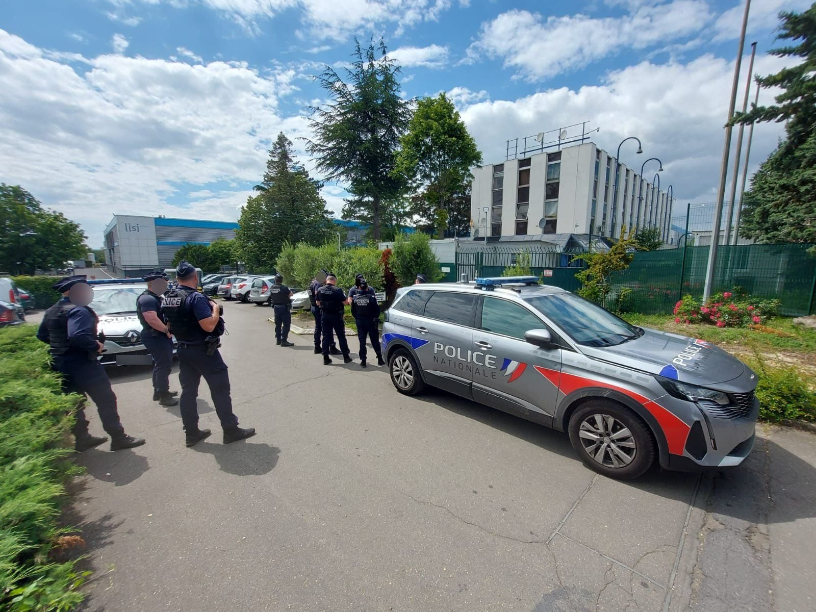 Saint-Ouen-l'Aumône (Val-d'Oise), le 12 juin. Les services de l'Urssaf, les pompiers et la police aux frontières ont réalisé des opérations de contrôle au sein de l'association Cima. DIPN 95