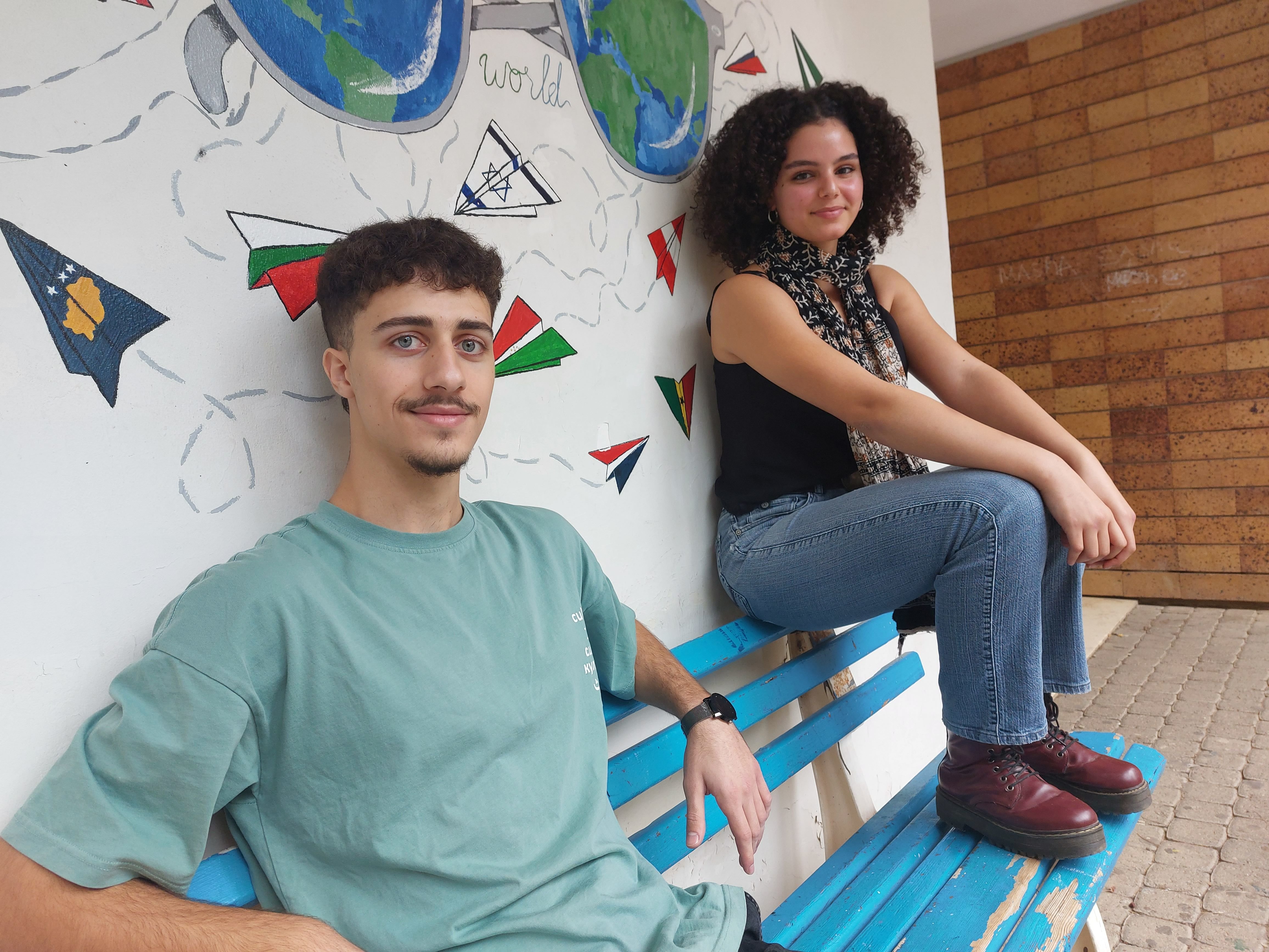 Ronan et Noam, deux élèves de 17 ans de Givat Haviva, établissement international dans le centre d'Israël, qui promeut « l’éducation partagée ». LP/Christel Brigaudeau