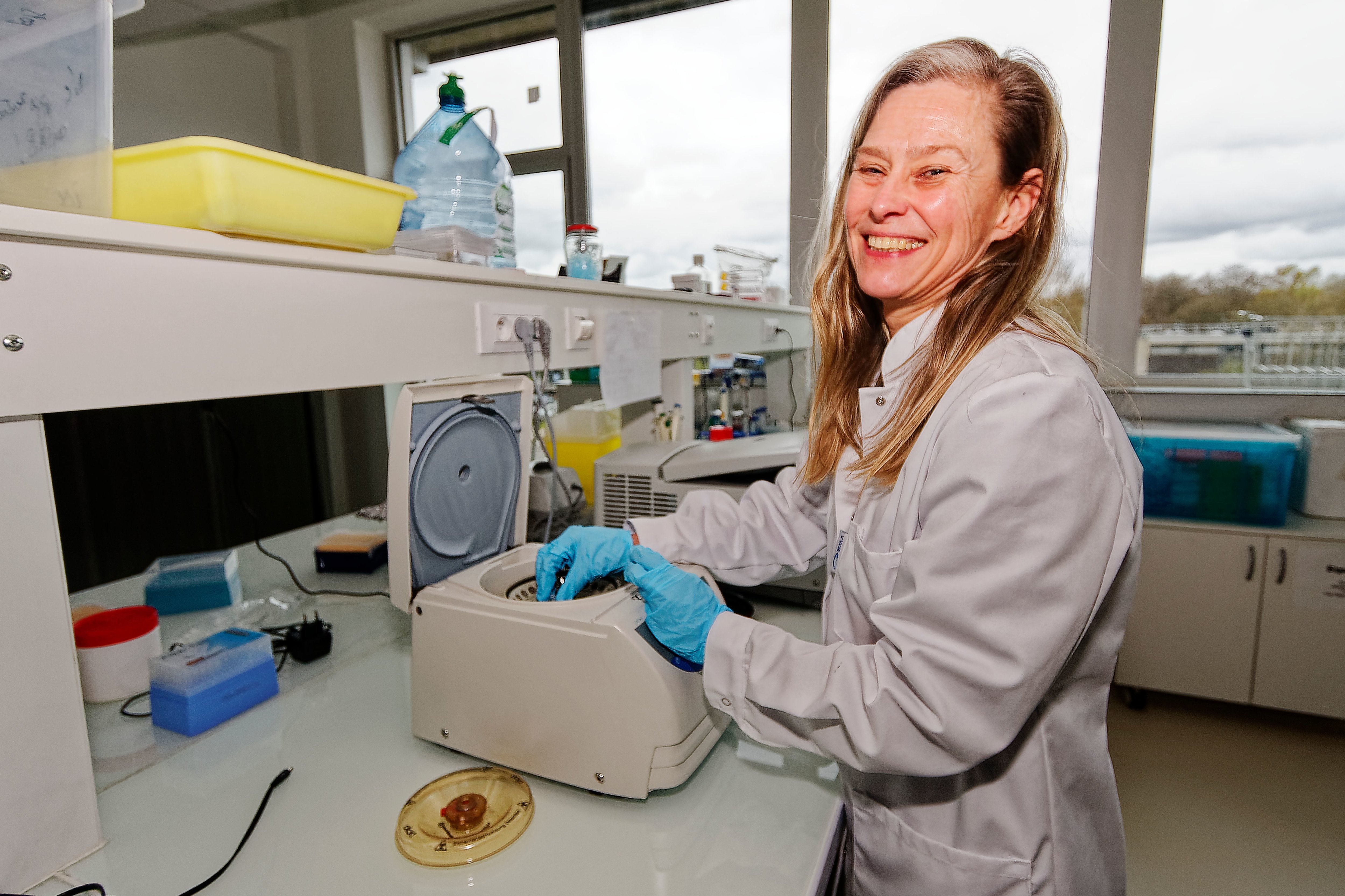Hélène Castel cultive des minis-cerveaux dans son laboratoire pour combattre les cancers pédiatriques. #PRESSE30